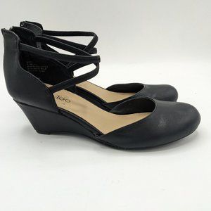 Me Too Moxy Criss Cross Strap Black Wedge Heel